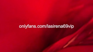 Naughty LaSirena69 relentlessly rubbing her pussy in the redlight!